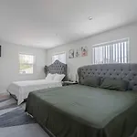 Prime New Beautiful Studio In Burbank